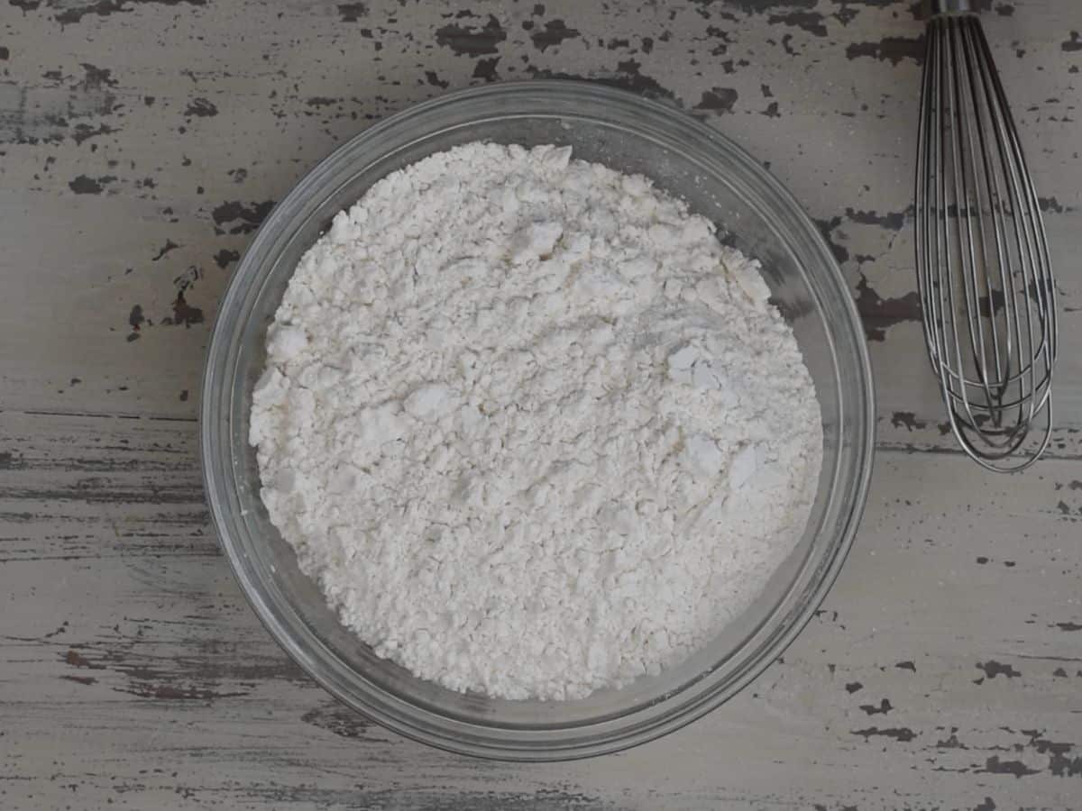 dry ingredients in glass bowl.